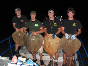 matt_jerad_braxton_and_jermay_with_there_bigest_stingrays_of_the_night_6-21-08.jpg